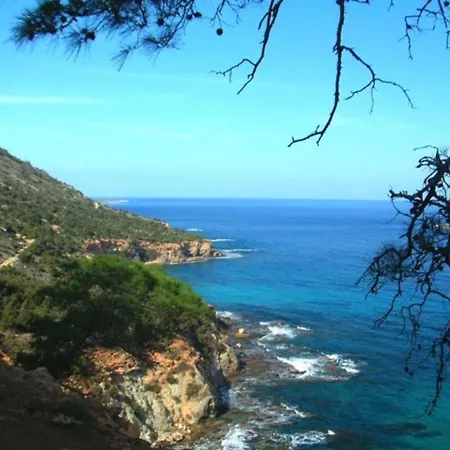 Imagine Your Family Renting A Luxury Holiday Close To Paralimni's Main Attractions 1253 Villa *