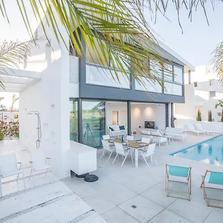 Villa Imagine Your Family Renting A Luxury Holiday Close To Paralimni's Main Attractions 1253 Paralímni
