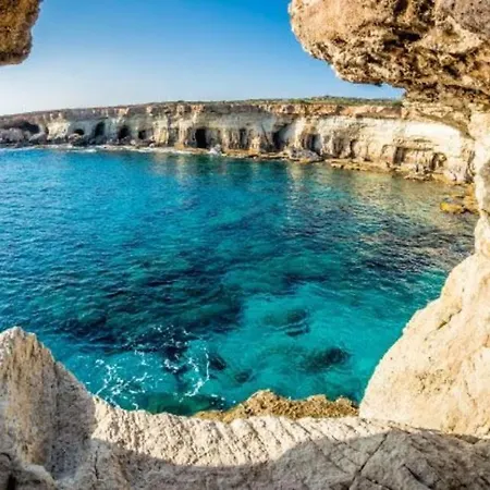 Villa Imagine Your Family Renting A Luxury Holiday Close To Paralimni's Main Attractions 1253 *