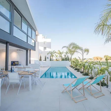 Imagine Your Family Renting A Luxury Holiday Close To Paralimni's Main Attractions 1253 Villa