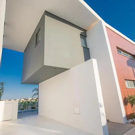 Vila Imagine Your Family Renting A Luxury Holiday Close To Paralimni's Main Attractions 1253 Paralimni