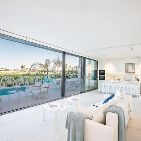 Imagine Your Family Renting A Luxury Holiday Close To Paralimni's Main Attractions 1253 Villa