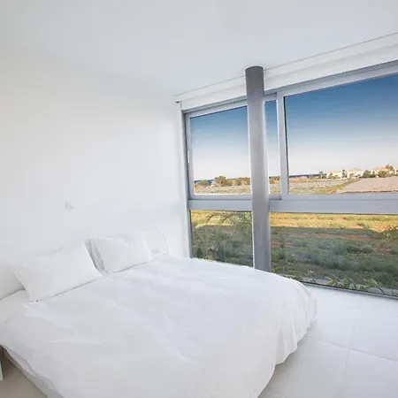 Villa Imagine Your Family Renting A Luxury Holiday Close To Paralimni's Main Attractions 1253 *