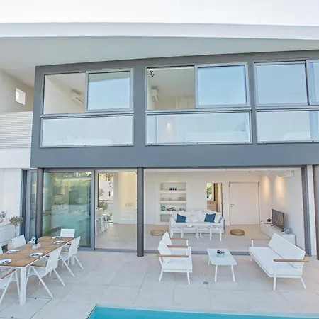 Imagine Your Family Renting A Luxury Holiday Close To Paralimni's Main Attractions 1253 Vila