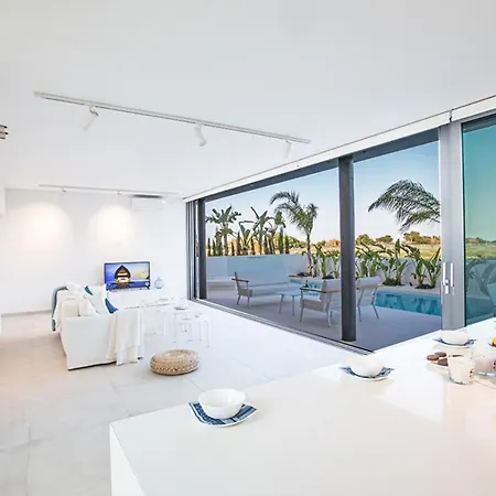 Villa Imagine Your Family Renting A Luxury Holiday Close To Paralimni's Main Attractions 1253 *